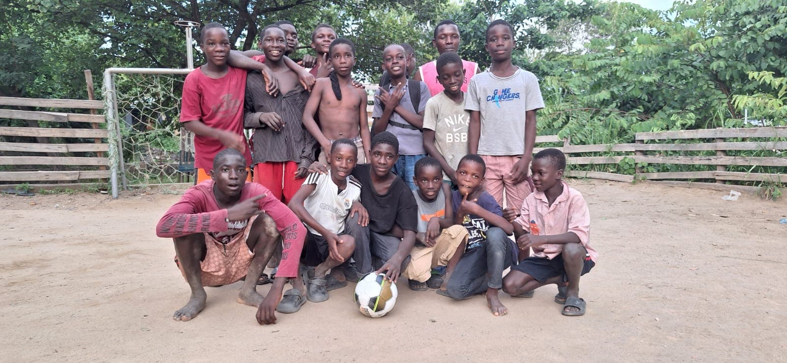 Jongeren op het veld in Soweto